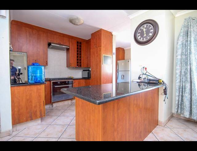 3 BEDROOM TOWNHOUSE FOR SALE IN THATCHFIELD